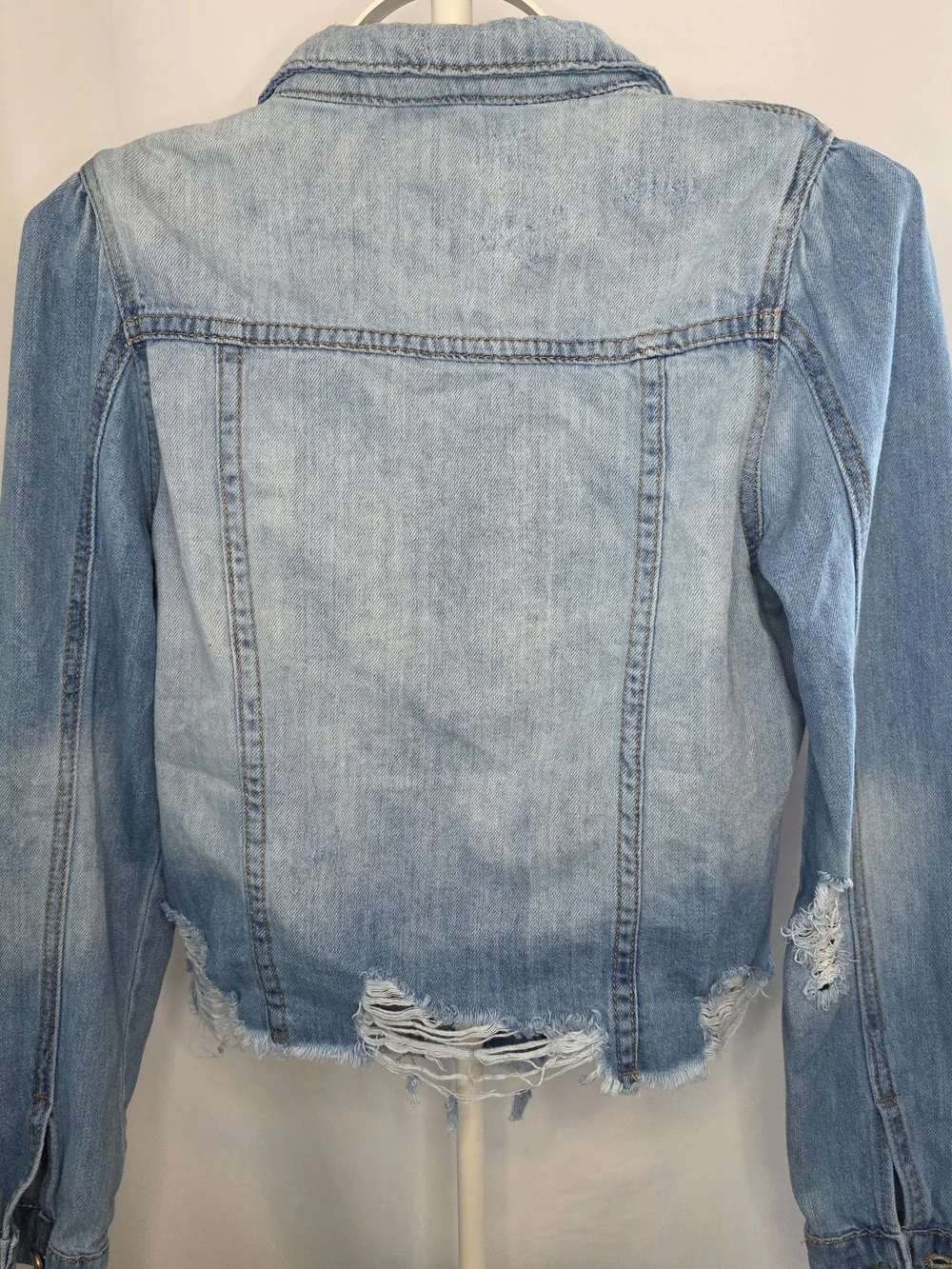 KanCan Los Angeles Distressed Puff Sleeve Denim Jacket Light Wash Medium